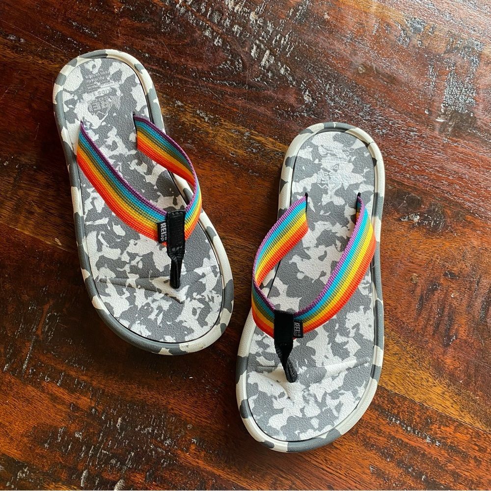 REI Kids Recycled Flip Flops Sandals rainbow size 1 youth bright colorful